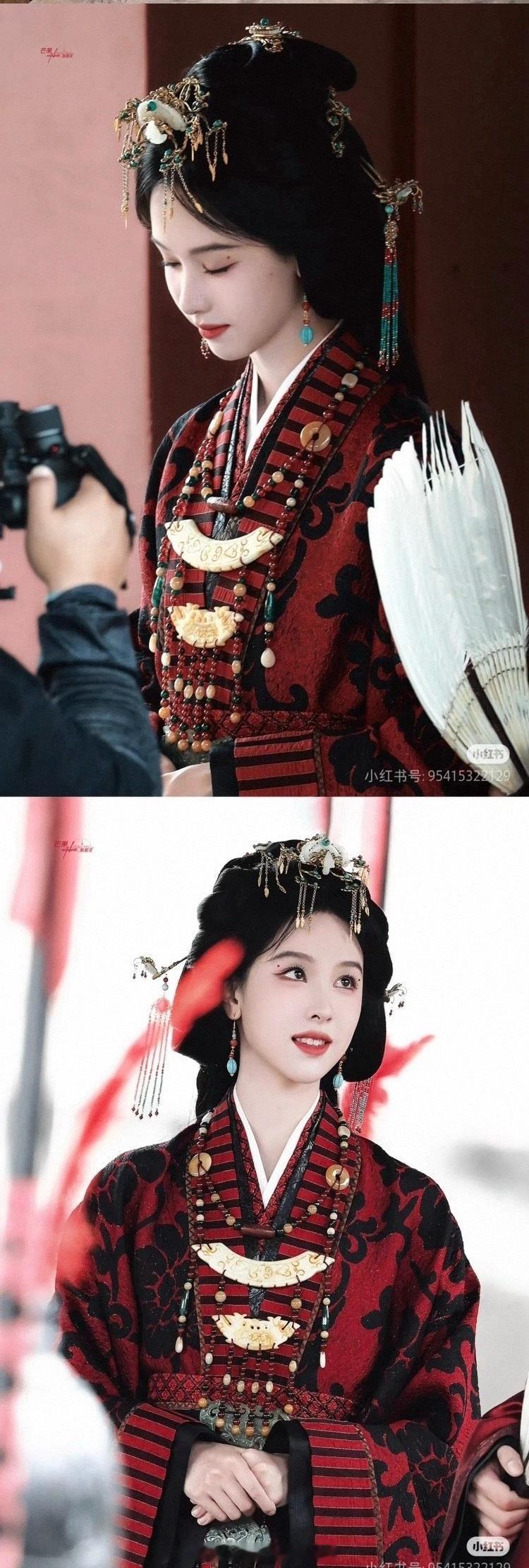 陈都灵和白鹿战国袍造型里的玉佩好像啊，商家直接在页面说是陈都灵白鹿同款白鹿腿一瘸