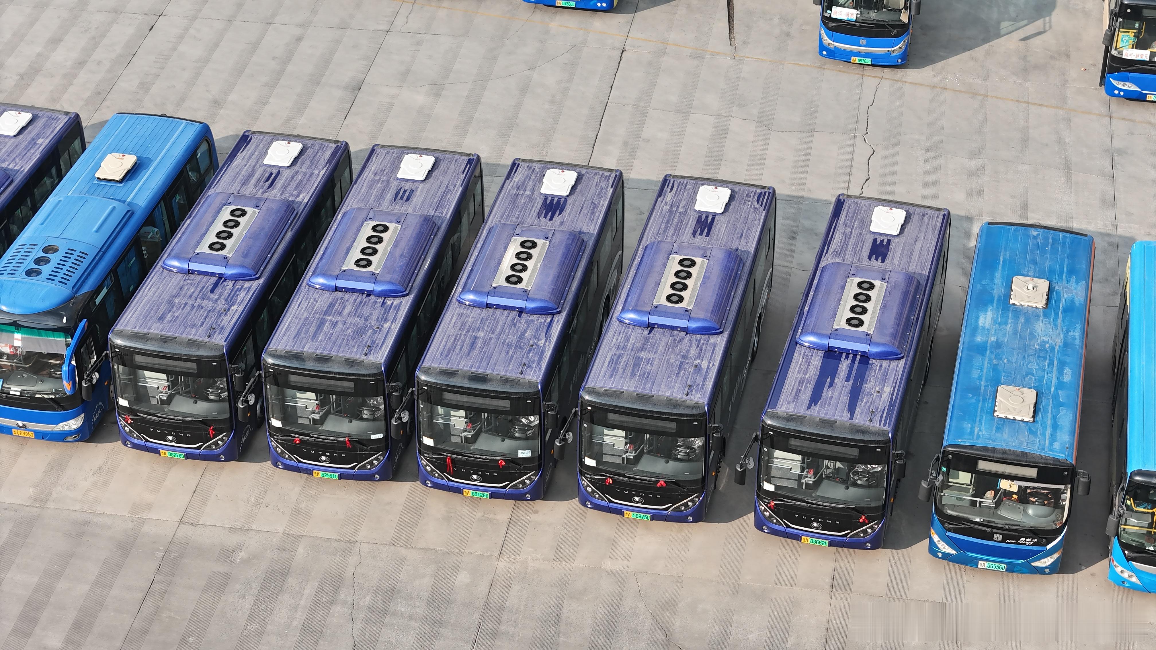 今日商河，新车已到位（10台8米加7台中型纯电动），回来复盘的时候发现车场里新宇