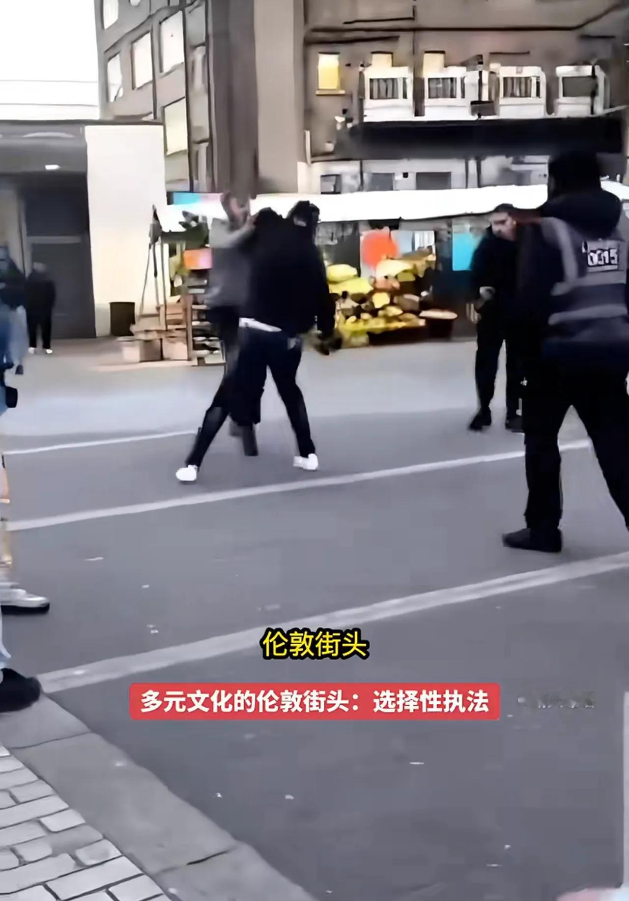 当难以呼吸成为一种政治正确，英国本土裔起义还会远吗？
这是发生在伦敦街头的一幕，