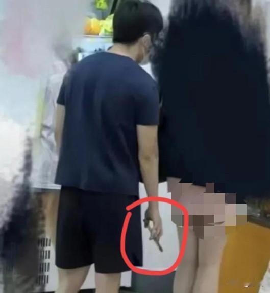 偷拍女生裙底，顾某某被开除学籍，大快人心！现在就看江苏税务的了！
这次必须给南京