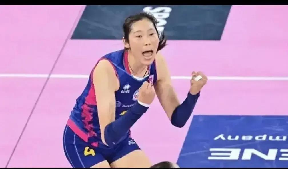 12月12日3:30，意甲联赛第十一轮，朱婷所在的斯坎迪奇挑战诺瓦拉。目前，诺瓦