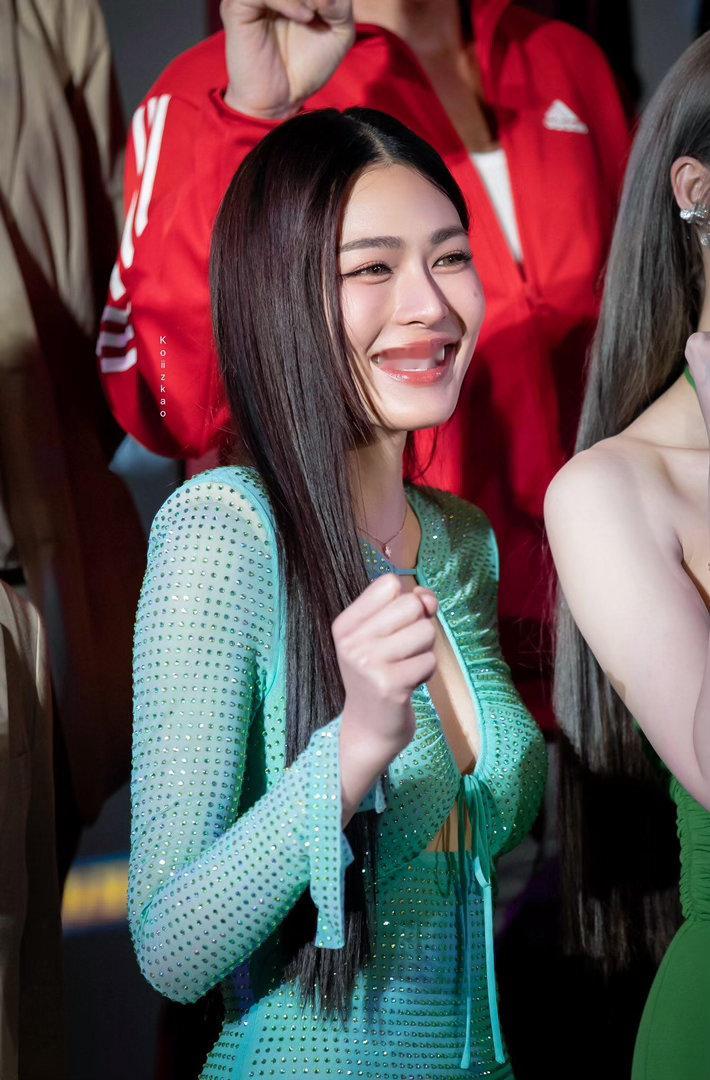 就是…没有人好奇这条裙子到底怎么穿的吗？ 