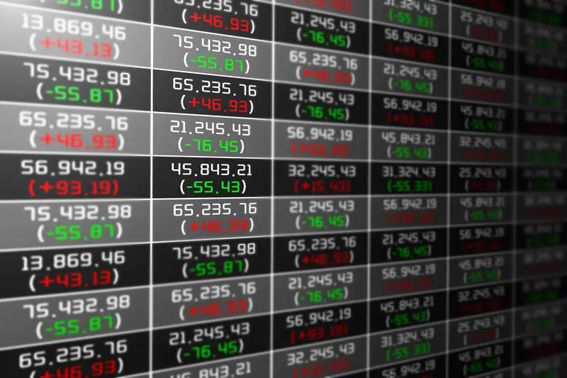 今天大盘终于如我所愿，绿了，并且是大绿，我的股票红了。并且还回血了六千多。

你