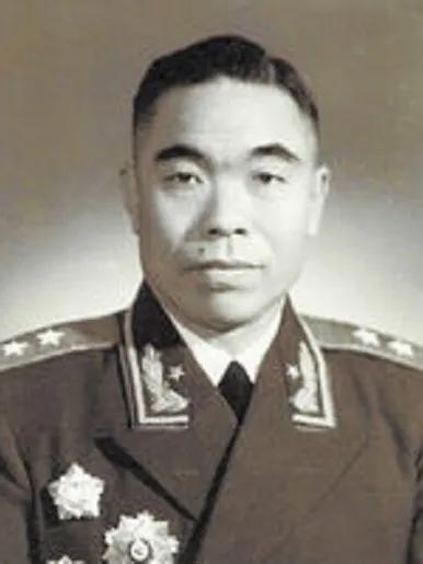 铁血滇军，国之劲旅！
曾泽生，云南永善县人，毕业于云南讲武堂，开国中将。
曾率部