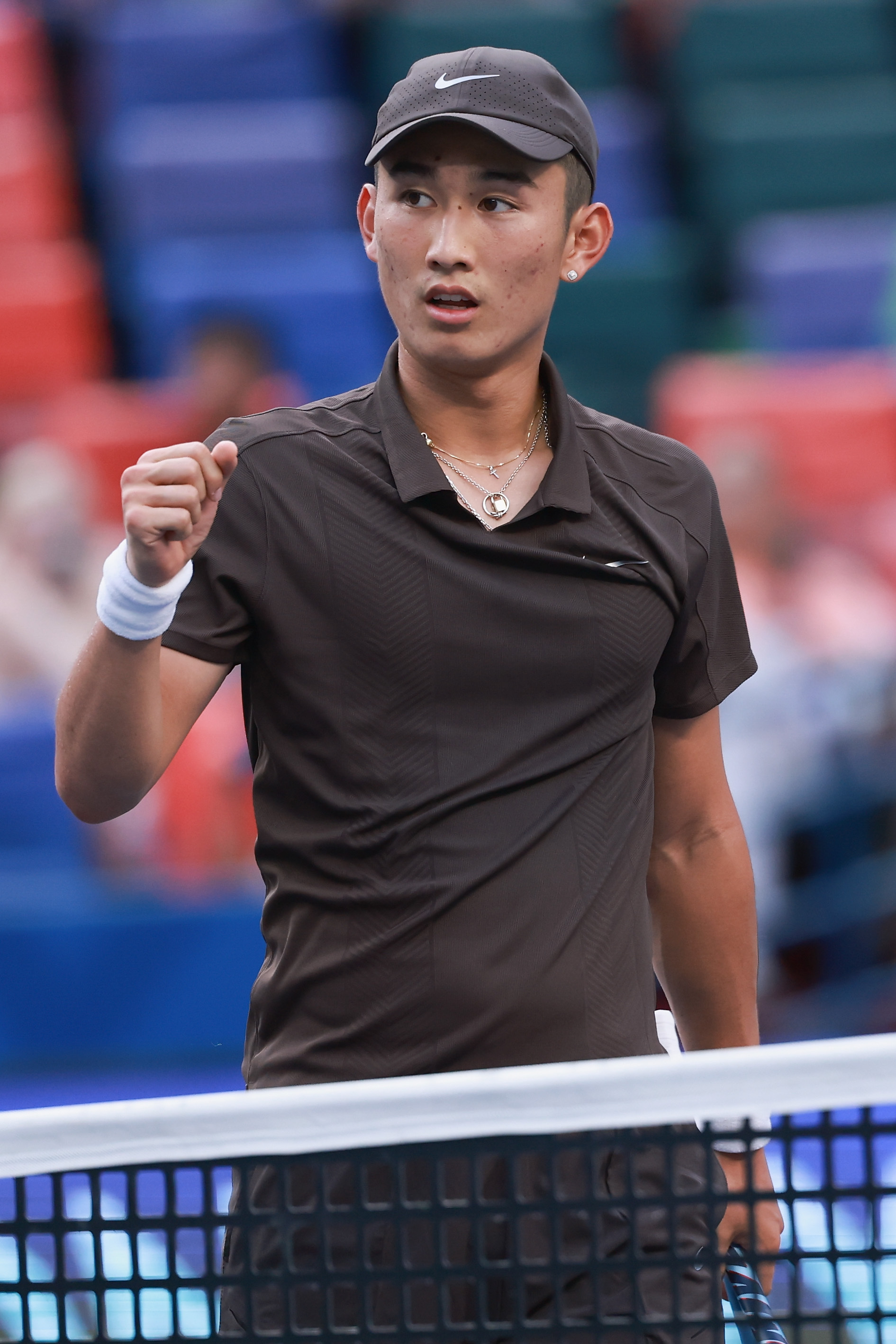 商竣程晋级香港站次轮💪ATP250香港站首轮，商竣程直落两盘，以6-4/6-4
