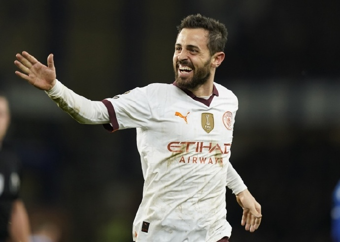 曼城官宣B席今夏离队 官方消息，31岁的葡萄牙中场贝尔纳多·席尔瓦将于本赛季结束