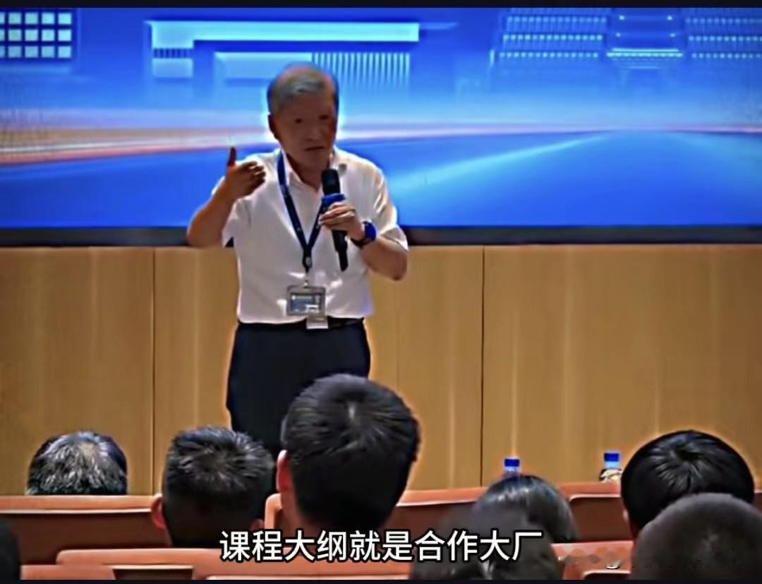 福耀科技大学开学第一课直接封神，玩的全是实在的，课程大纲紧扣合作大厂未来4年需要