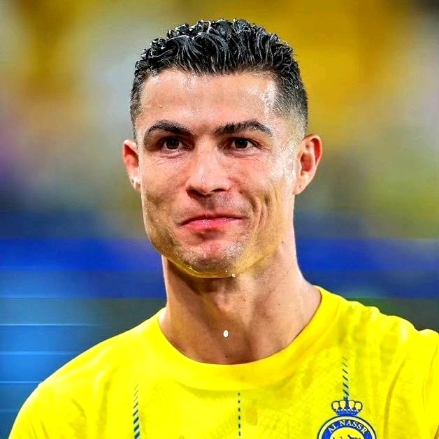 球迷是怎么评价自己的偶像？结果你永远想象不到。
1、C罗和他的球迷
C罗即使不是