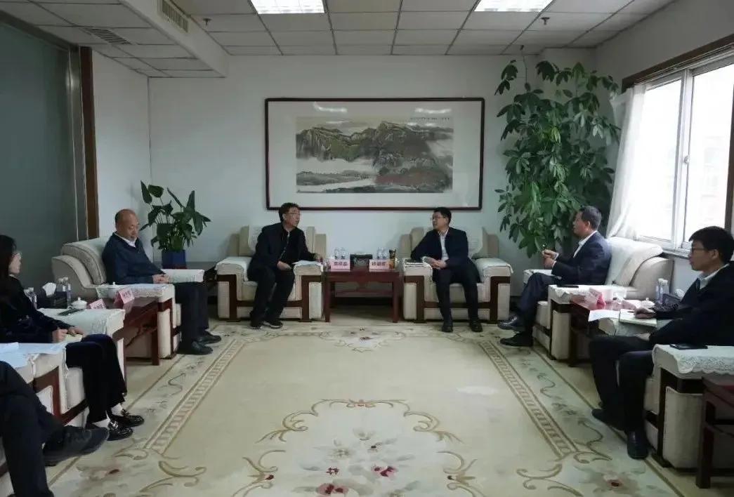 打造产业集群 强化创新赋能——
栾城区有关领导到国投集团开展交流座谈

近日，石