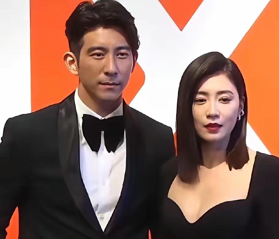 现在最伤心的人，
估计就是贾静雯了，
 
五十岁本该享清福
却被老公的事炸得鸡飞