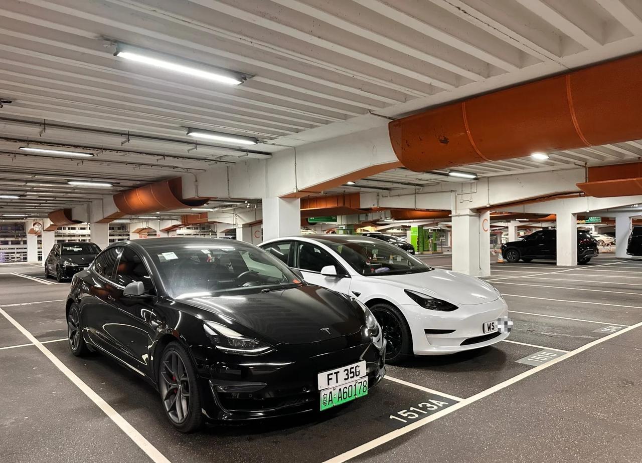 港牌和粤港双车牌对比
双牌好看还是单香港牌好看一点，大家认为呢粤车南下 粤车南下