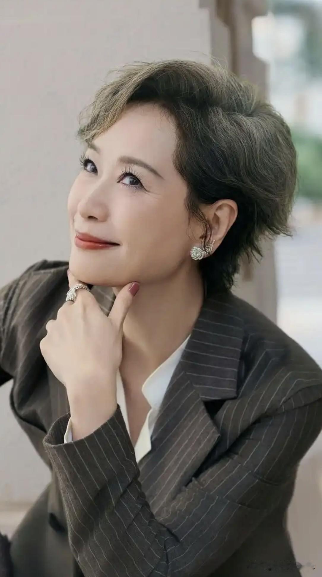叶童，赵雅芝，李若彤
蔡明，宋丹丹，蒋雯丽
梁静，那英，罗海琼
一代人记忆里的老