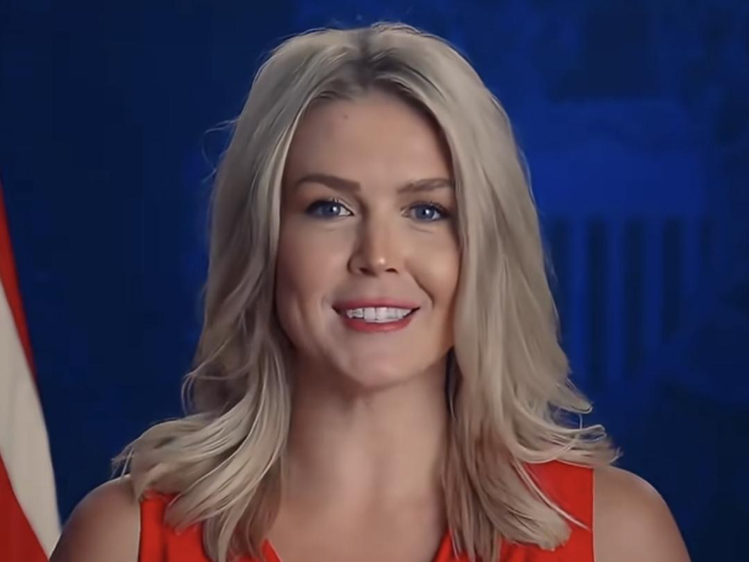 真不能怪卡罗琳，她替特朗普擦了多少屁股，特朗普自己恐怕压根没意识到。

明眼人都