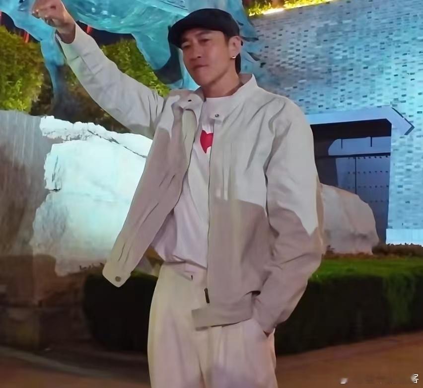  气质匹配、受众契合，再加上正面的公众形象，难怪网友会集体推荐，官方的回应也让这