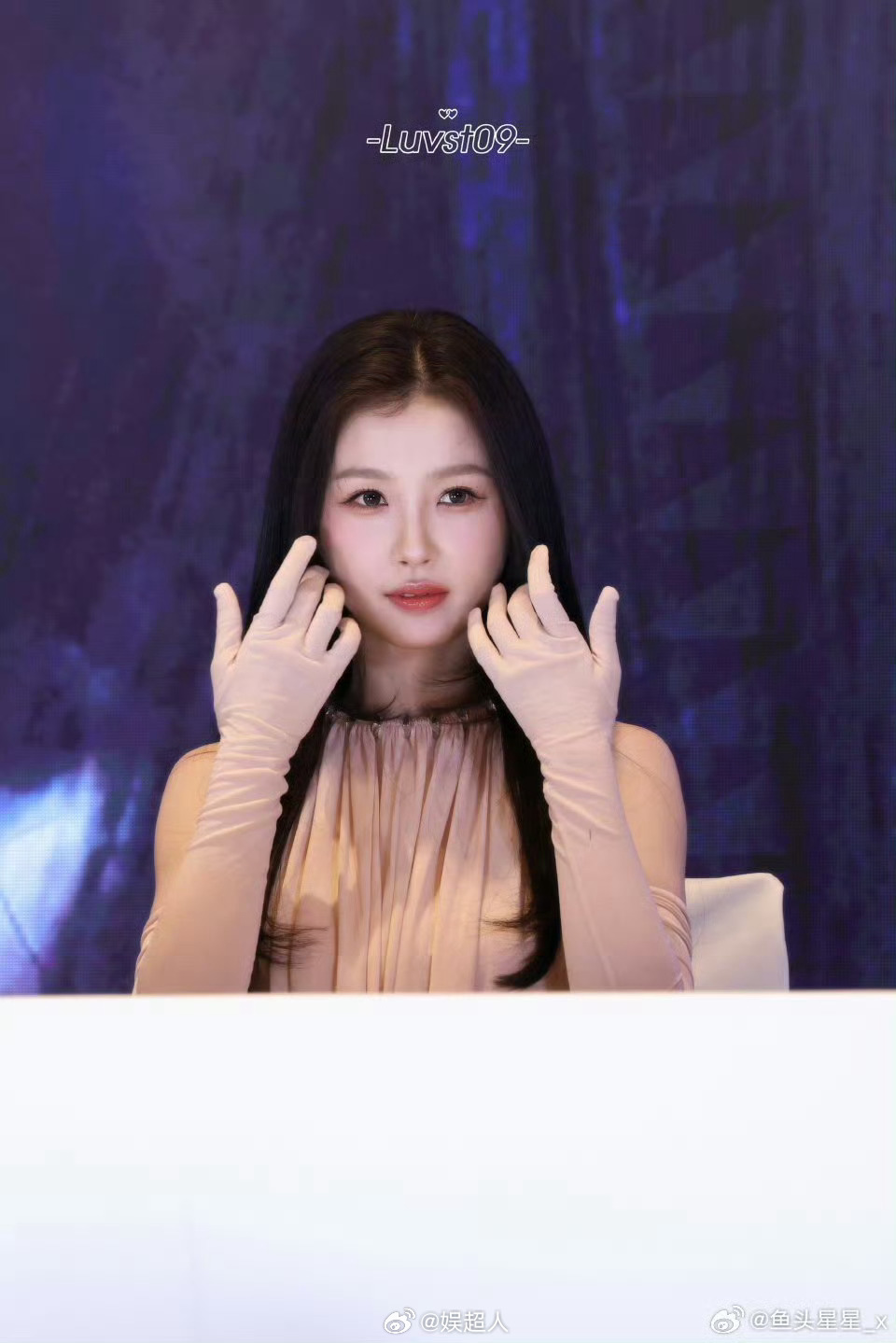 虞书欣和粉丝十指相扣虞书欣跟粉丝牵手 老天奶！和虞书欣十指相扣到底是啥滋味啊，我