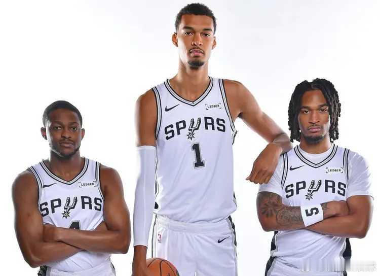 12月13日据名记Shams报道，马刺队球星文班亚马预计将在周日对阵雷霆的NBA