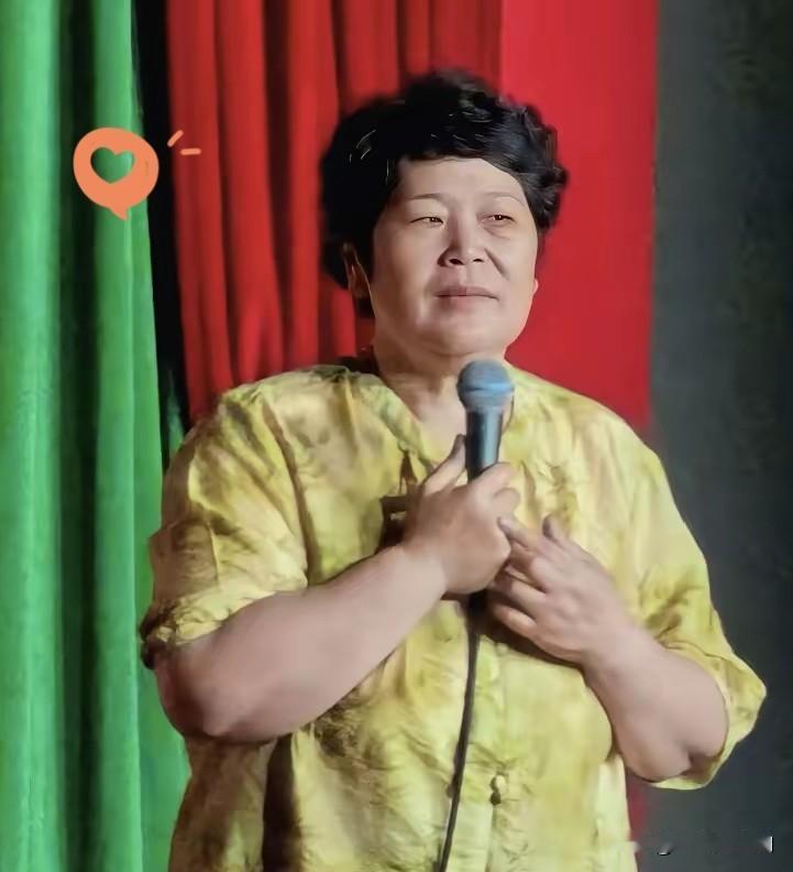 房主任形象受损
其实早有人议论过。

一个朋友在脱口秀开放麦遇到过房主任。当时朋