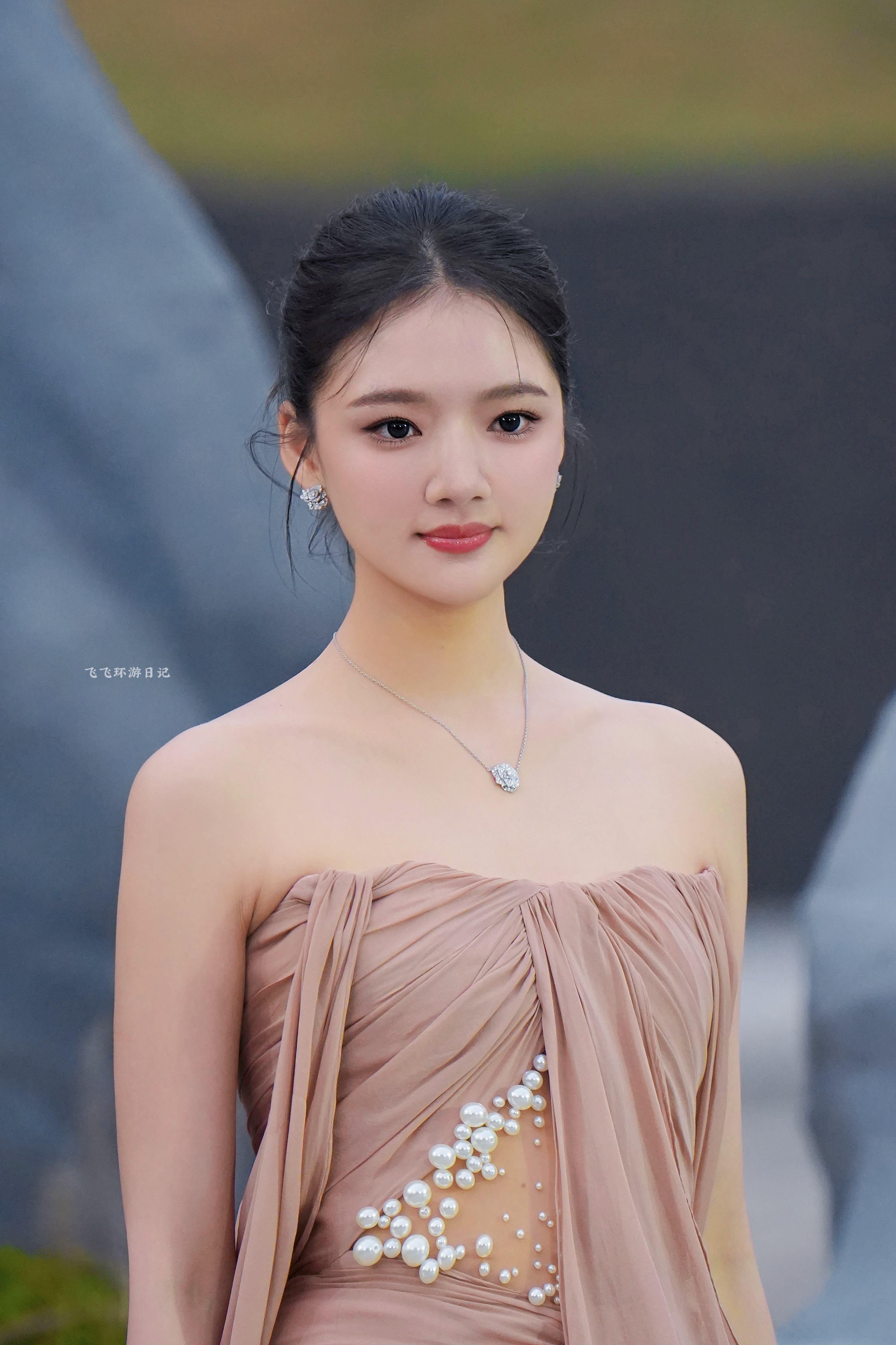 260327📸 小红书REDGALA走在风中今天阳光突然好温柔🍃任敏春日氧气