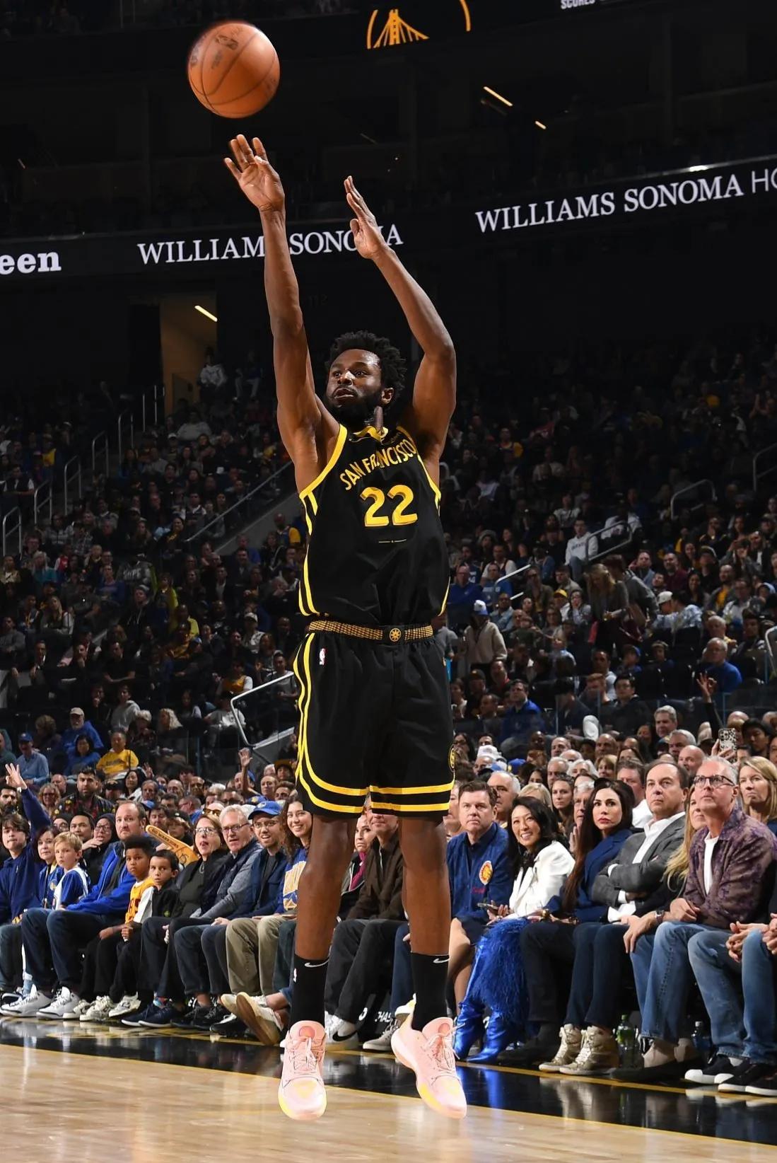 昙花一现！被打回原形[抓狂]
威金斯再次低迷，
替补出场21分钟34秒，11投2