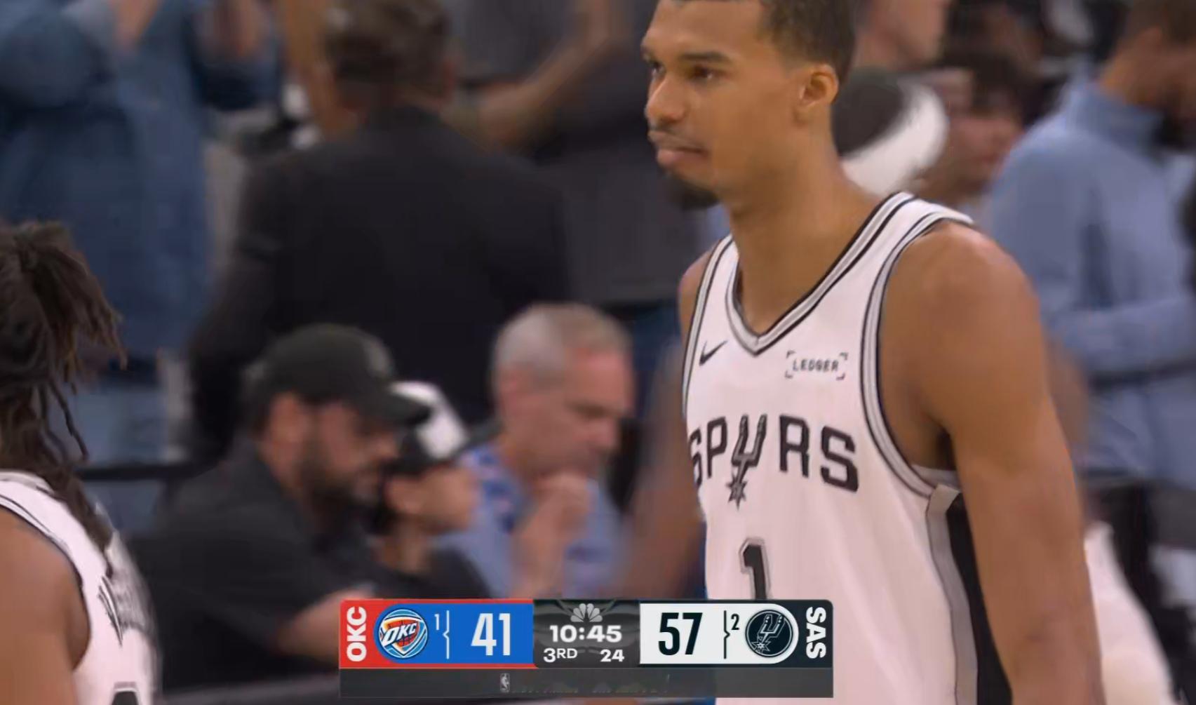 多尔特4犯，马刺一波7比0，领先来到16分。雷霆vs马刺NBA