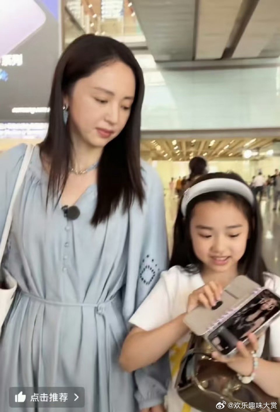 董璇女儿小酒窝手机壁纸是白鹿董璇女儿小酒窝手机壁纸是白鹿，发现小孩都特别喜欢白鹿