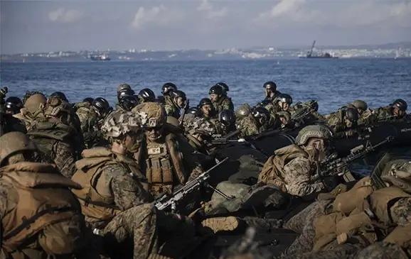 高市早苗刚当选就搞事！美日铁拳军演规模空前，多处首次亮相，矛头直指中国，危险信号