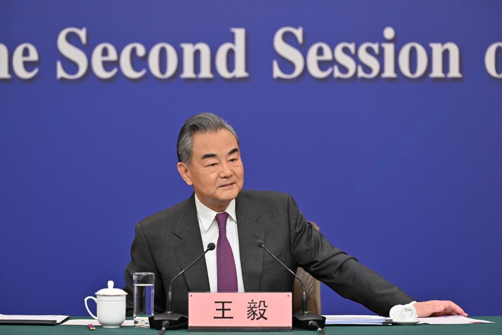 中方称将采取措施后，被问是否对美加征关税，外交部回应斩钉截铁。
 
前不久美国政