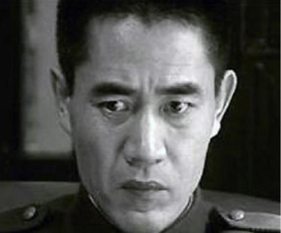 1949年12月9日，大特务徐远举准备逃走，他从沈醉手中拿过通行证后，长出了口气