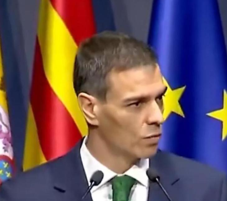 西班牙真是人间清醒，直接把美国飞机赶出了基地，逼得美军10架核心加油机连夜灰溜溜