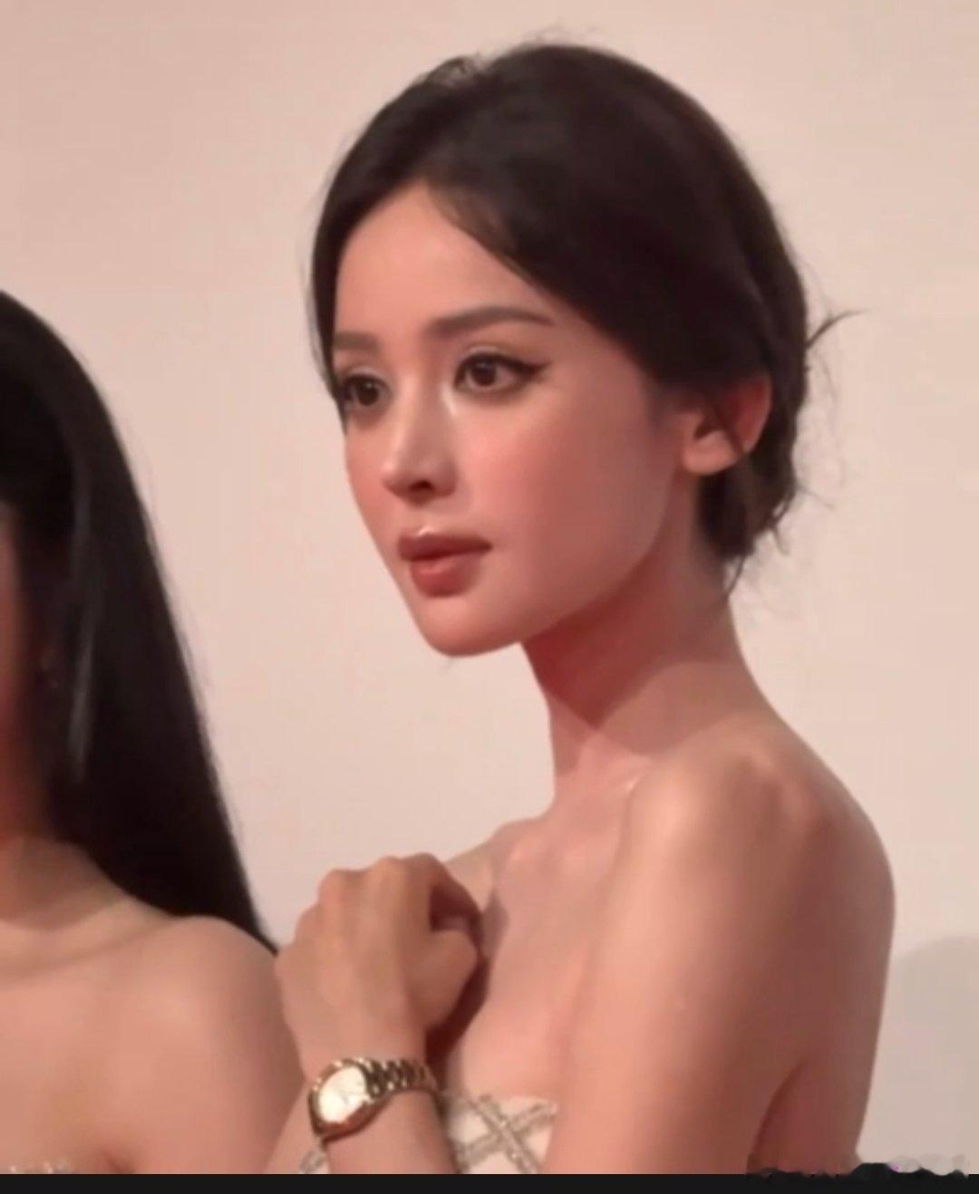 古力娜扎、刘诗诗、周冬雨、关晓彤几位美女昨日同活动生图🈶来看看美女们状态怎么样