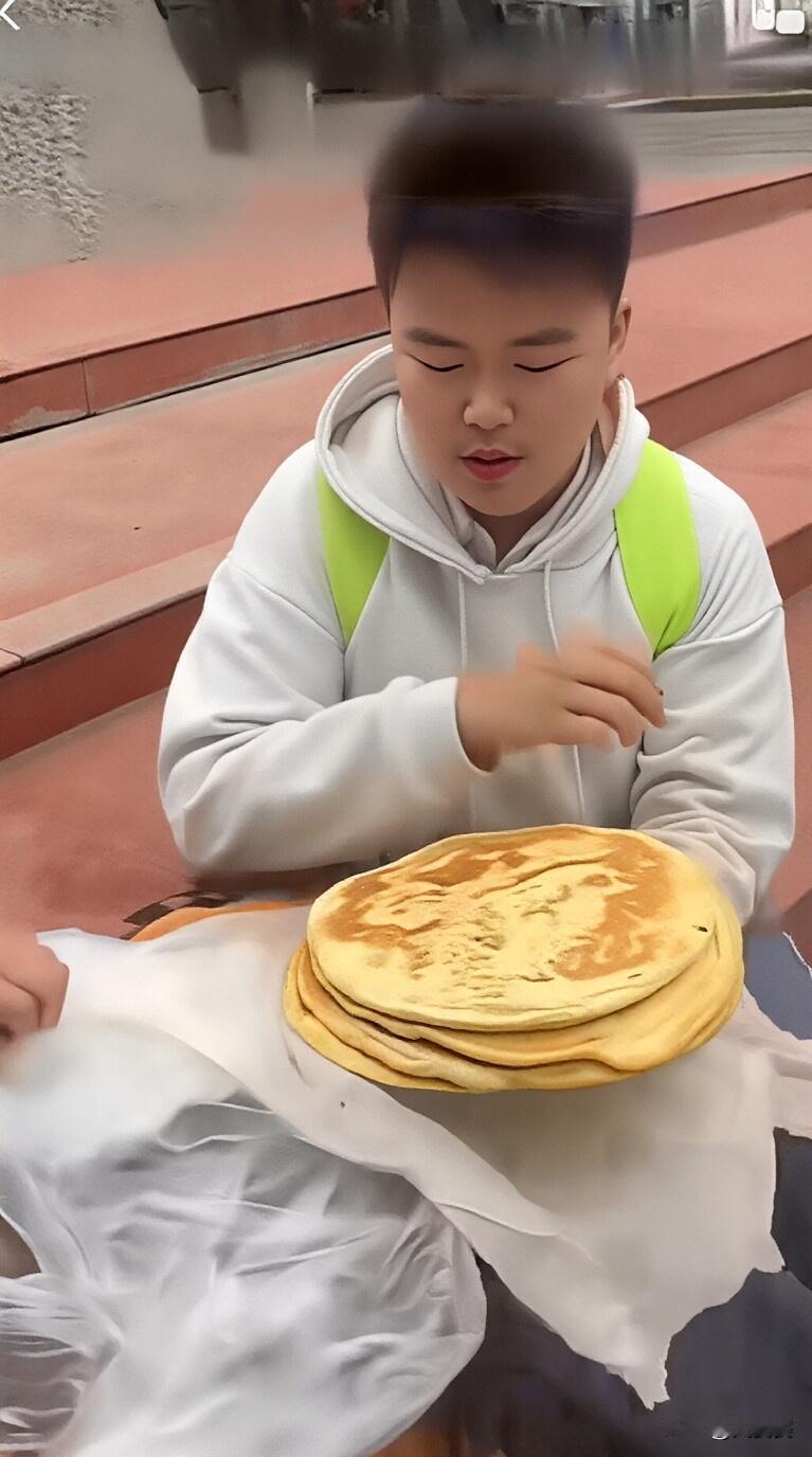 父爱：孩子快高考了，周末去看看孩子。