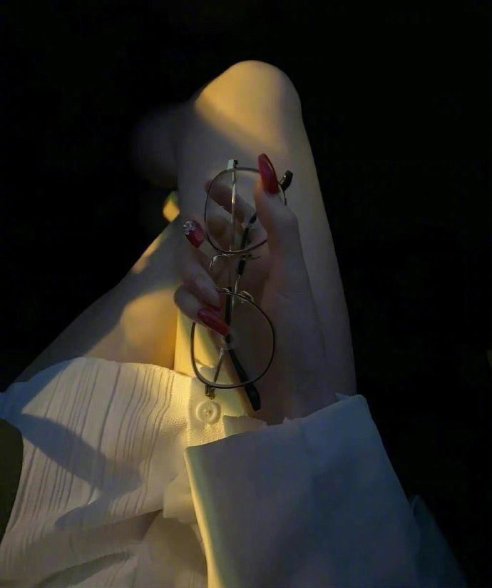 “人在无助的时候需要的是共情而不是大道理，我需要的是靠山，又不是判官” ​ ​​