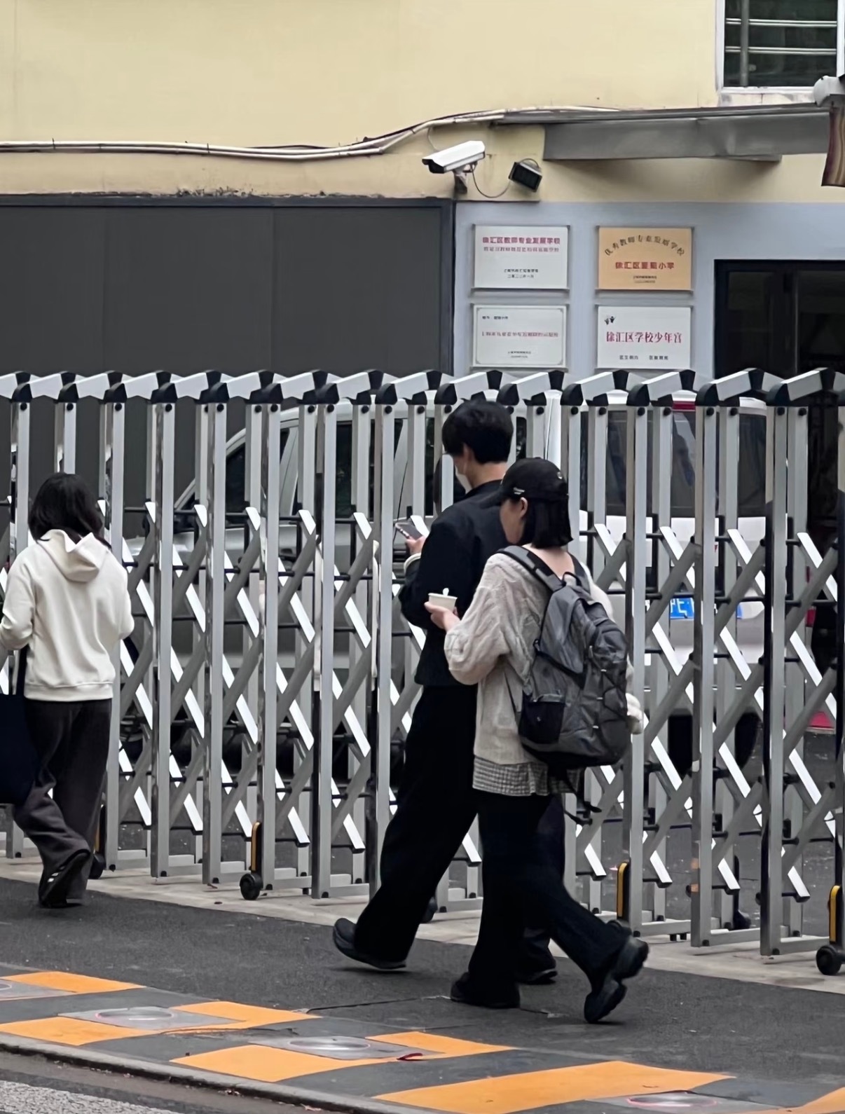 好巧啊 就这样偶遇了上海偶遇朴宝剑朴宝剑和王安宇海报自拍