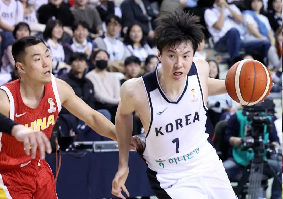 男篮世预赛两负韩国！缺靠谱组织后卫，郭士强为啥不带徐杰？付政浩揭秘中国男篮 中国