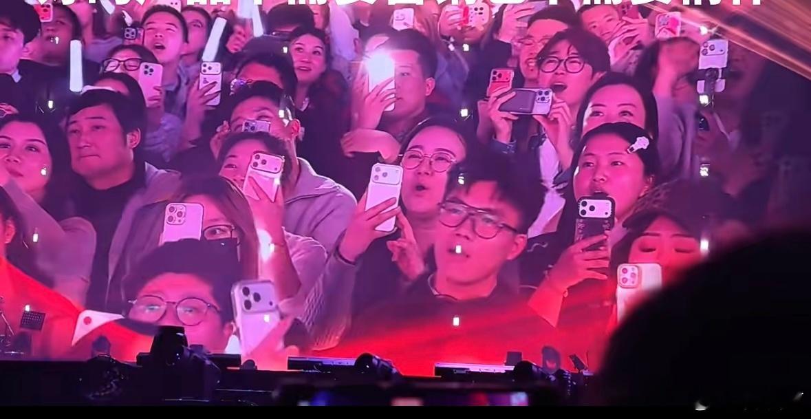 数一数图里面有多少个iPhone？