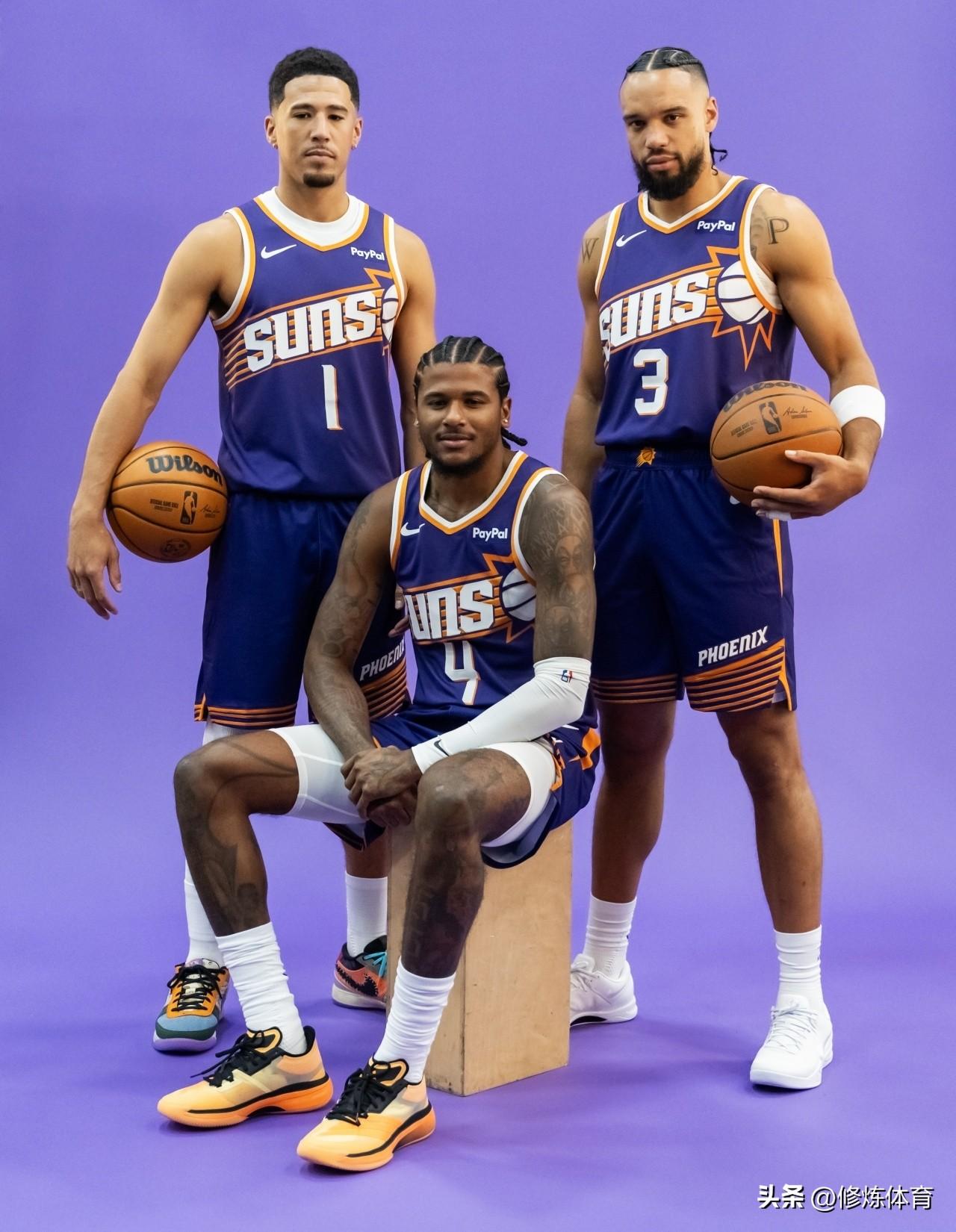 布克、狄龙和杰伦格林合同到期情况：

1、布克——本赛季薪水5320万美元，后面