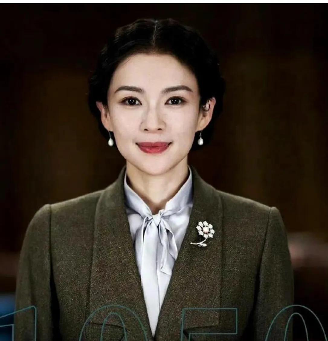章子怡《志愿军》惊艳表现超乎寻常，代入感不真实。章子怡片中饰演传译员李梅，出场无