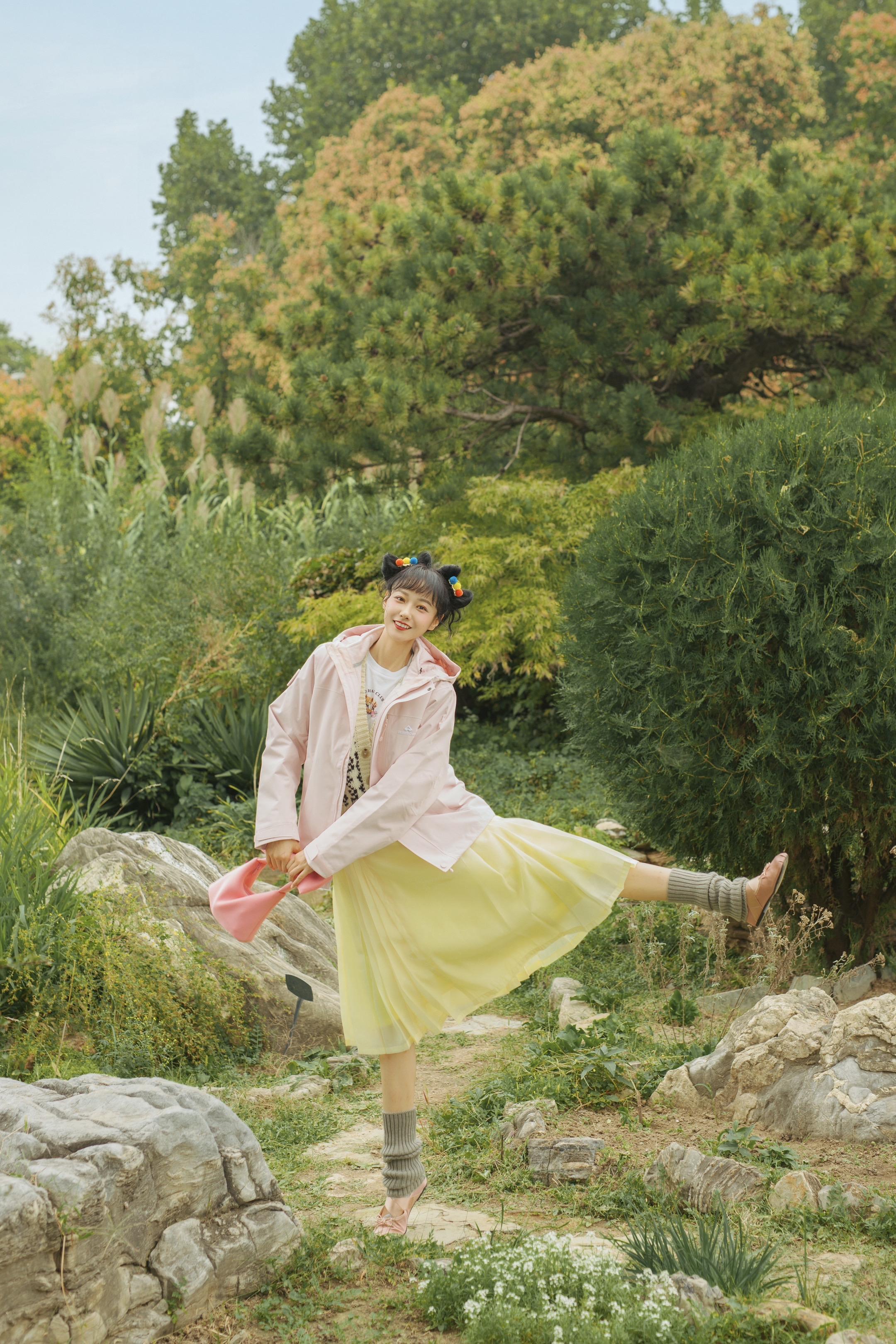 汉服混搭｜明制马面裙✖️冲锋衣。✨北京的天气一下子变凉了，秋装要准备起...