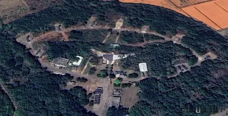 近日台媒联合报报道的Google地图显示台中大肚山战备弓三飞弹车清晰可见。谨防美