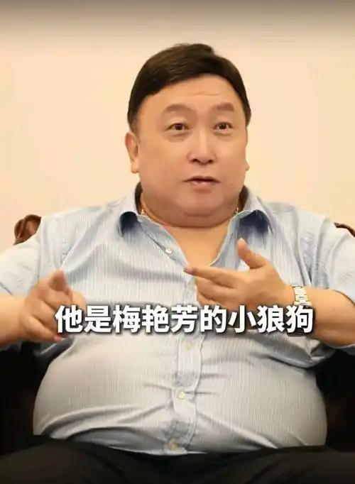 终于研究明白，为啥王晶最近要疯狂爆明星的料了。
不是他缺钱了，也不是他没顾虑了，
