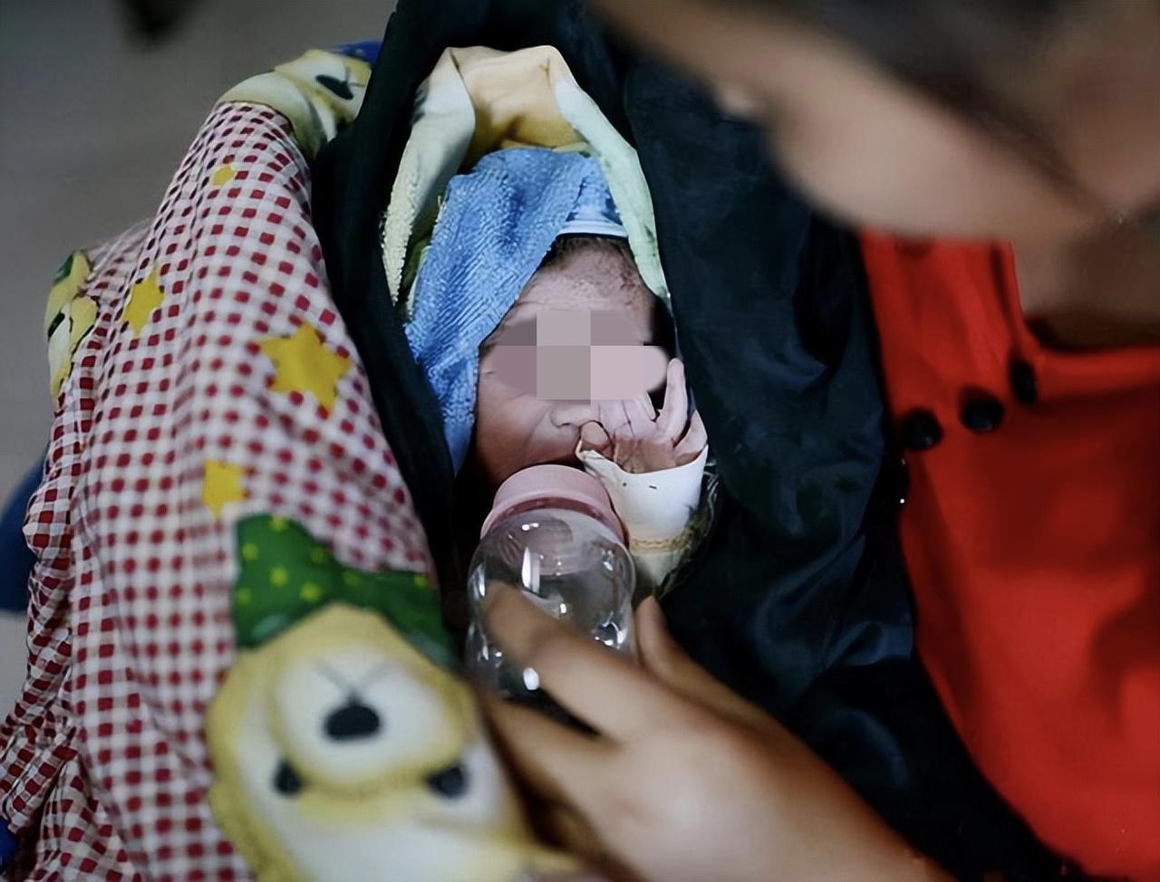 1993年新婚夜，瘫痪新娘半夜惊醒，炕边的婴儿哭声藏着半生温情
 
1993年，