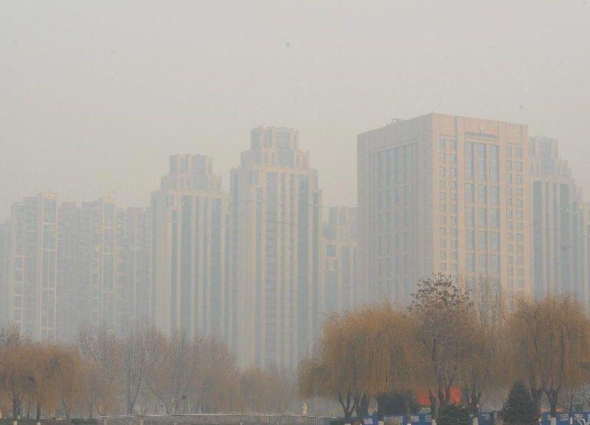 入冬后北方时不时雾霾锁城，南方更是离谱，连续多日晴天，往后十几天依旧没雨。

气