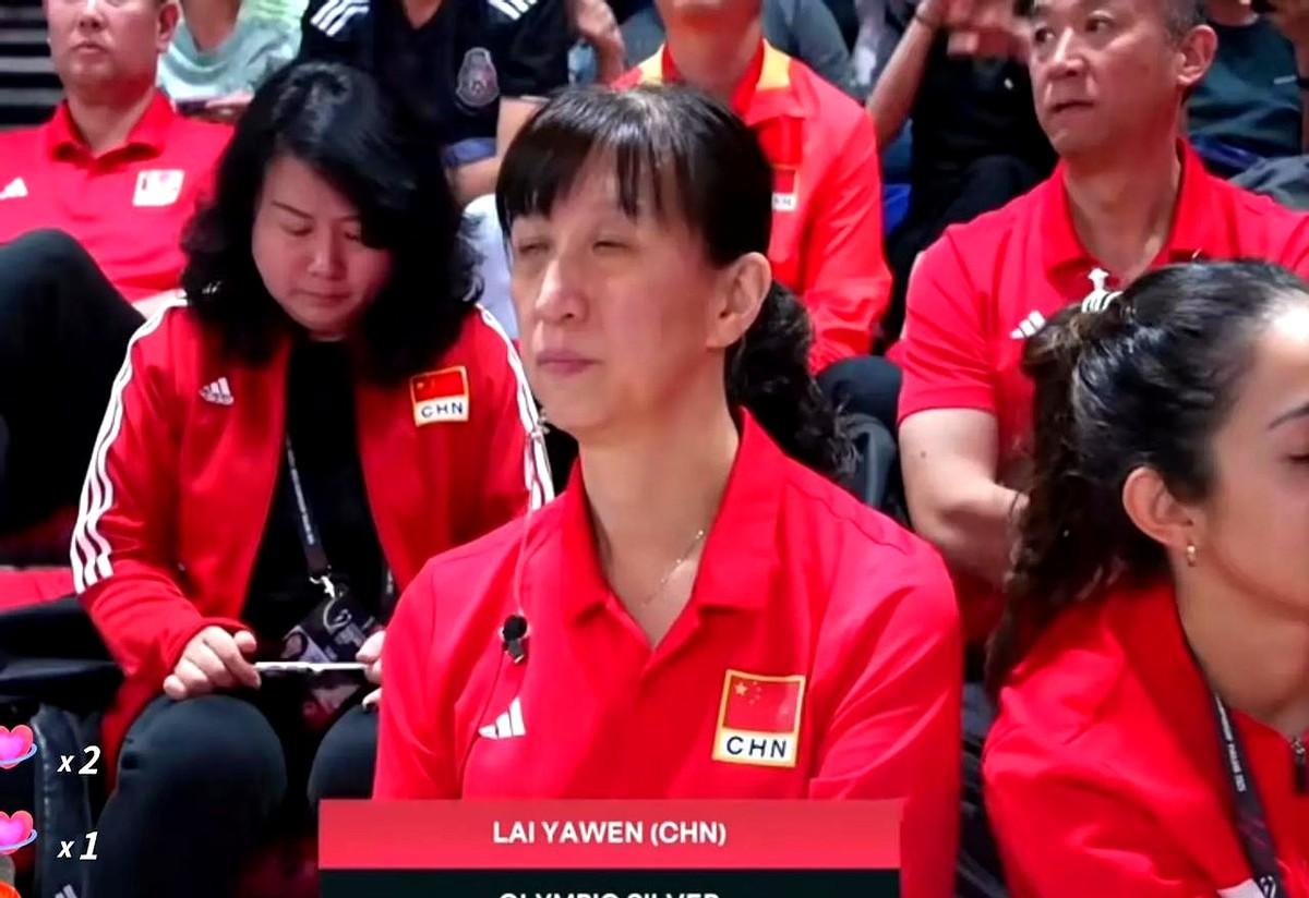 女排稳了，但发球不稳！

第一局25比15，第三局25比17，比分看着轻松，其实
