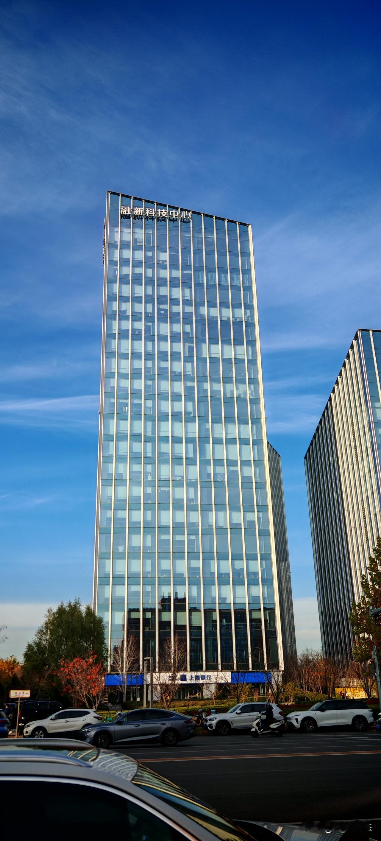 分享我这周有趣的事：
昨天路过这里，好有感触。
5年了没到过这里了，这里是我梦想