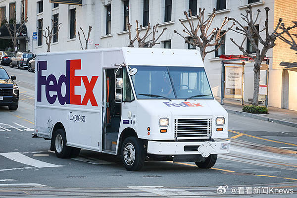 【#联邦快递起诉美国政府退税#】#美超千家企业起诉政府追税#当地时间2月23日，