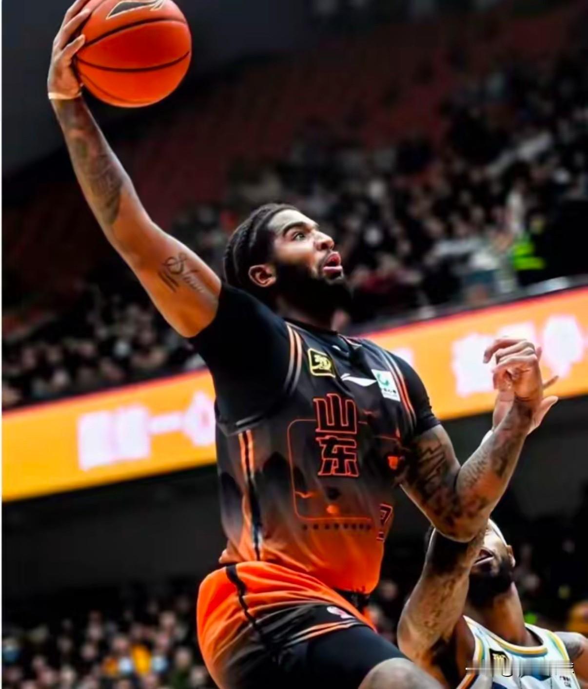 场均1技犯1扣飞！山东男篮有克里斯上限不会太高！昨晚山东男篮主场迎战宁波男篮，克