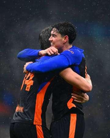 还是那句话：球员自己愿意留，买家开的价格不到位，管理层还卖，那喷管理层没一点问题