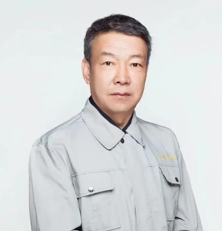 深耕车间数十年！一线技工凭技改破局，平凡岗位淬炼大国工匠精神
 
高井奎，男，汉