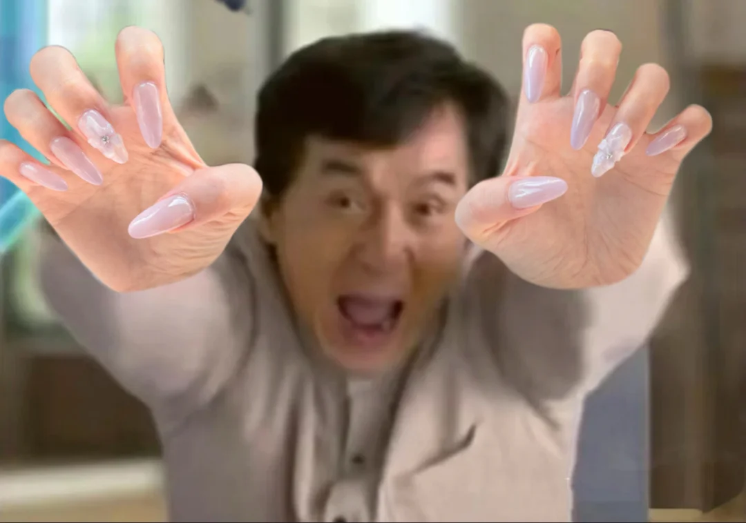 一种很新的秀美甲方式hhhhh