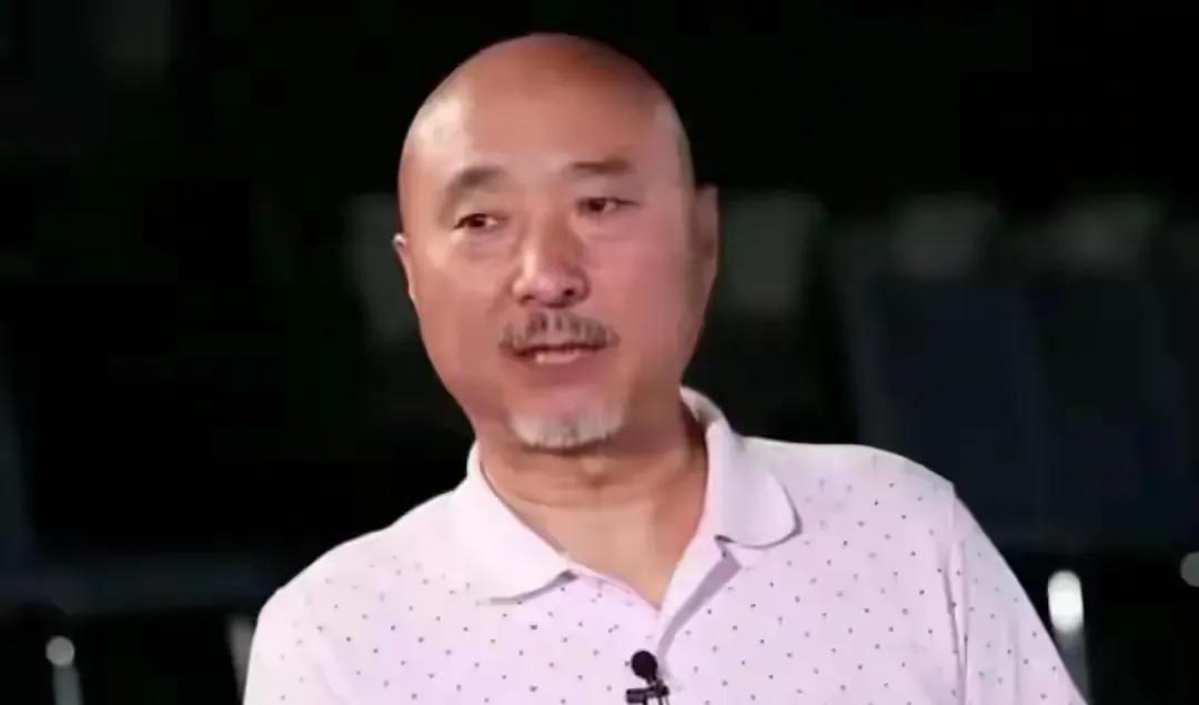  武汉人最懂报恩。当年陈佩斯默默捐200万，连热搜都没上，如今楚商和武大校友放话